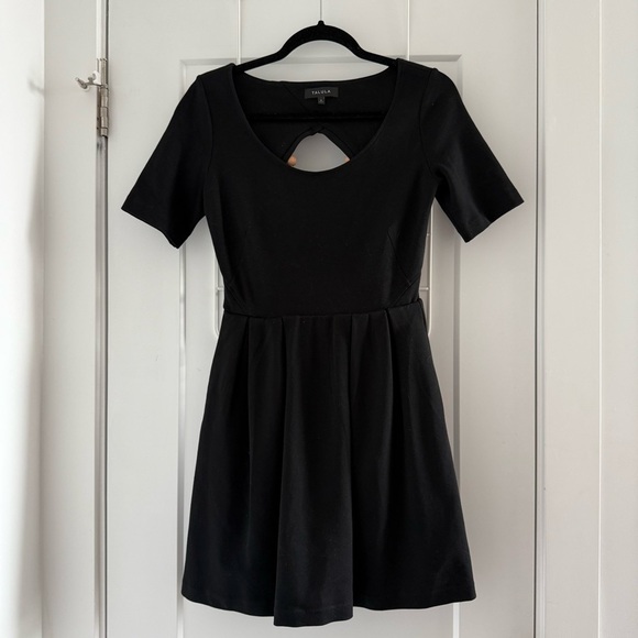 Aritzia Talula black fit & flare short-sleeve knit skater dress - size 4 (Small) - Picture 2 of 6